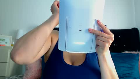 Snapshot of april_harrys chatting on 03-05-25, 02:45 April online show from 03-05-25, 02:45