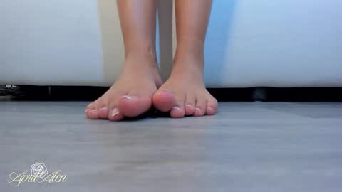 Snapshot of aprilalen chatting on 11-29-25, 06:27 April online show from 11-29-25, 06:27