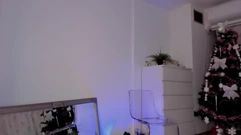 Laura online show from 11-27-25, 06:43