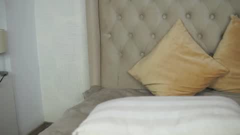 Snapshot of aprilhadid chatting on 06-28-26, 09:10 Laura online show from 06-28-26, 09:10
