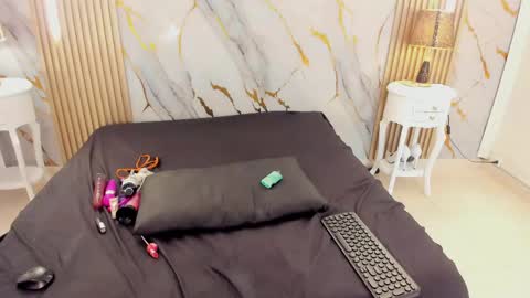 aprillross online show from 04-01-26, 01:41