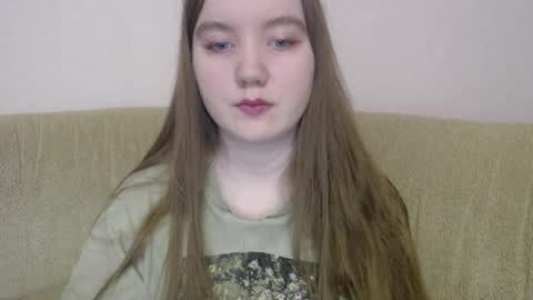 Snapshot of aquanarmin chatting on 12-19-25, 05:36 Josefin online show from 12-19-25, 05:36