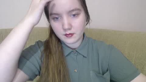 Snapshot of aquanarmin chatting on 12-23-25, 05:27 Josefin online show from 12-23-25, 05:27