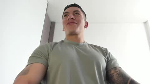 Snapshot of aquiles_51 chatting on 04-30-26, 05:52 Jonathan online show from 04-30-26, 05:52