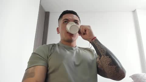 Snapshot of aquiles_51 chatting on 05-03-26, 07:20 Jonathan online show from 05-03-26, 07:20