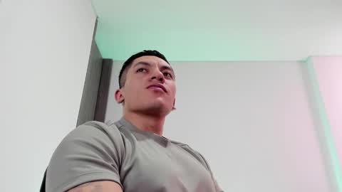 Snapshot of aquiles_51 chatting on 05-19-26, 05:08 Jonathan online show from 05-19-26, 05:08
