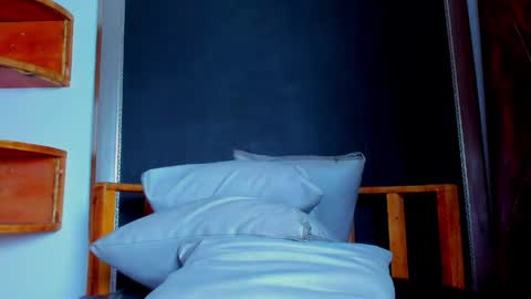 Snapshot of aquiles_elpapi chatting on 03-31-26, 01:51 AquilesElpapi online show from 03-31-26, 01:51