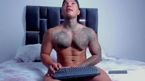 Snapshot of aquiles_elpapi chatting on 06-17-26, 06:05 AquilesElpapi online show from 06-17-26, 06:05