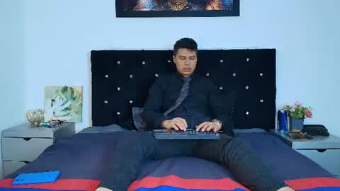 Snapshot of aquilestaylor chatting on 06-25-26, 12:31 aquilestaylor online show from 06-25-26, 12:31