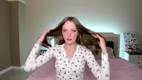 Lina online show from 10-24-25, 09:06