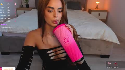 Snapshot of arabian_beautyy chatting on 11-03-25, 09:43 IsaBella online show from 11-03-25, 09:43