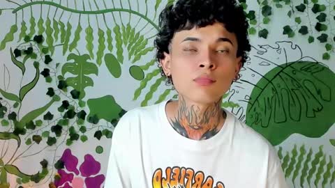 Snapshot of arceluuz chatting on 12-24-24, 05:27 Arceluz online show from 12-24-24, 05:27