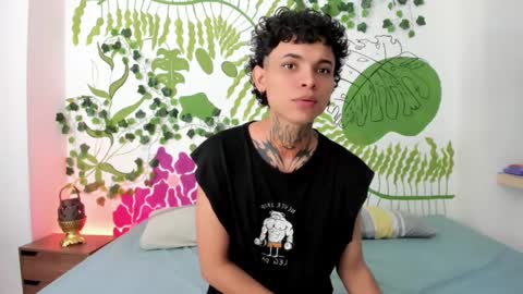 Snapshot of arceluuz chatting on 12-28-24, 01:50 Arceluz online show from 12-28-24, 01:50