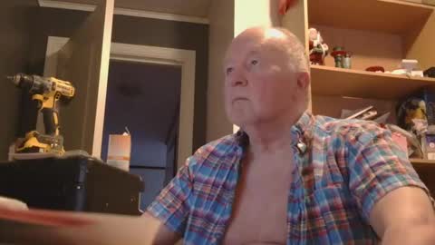 arcticman44 online show from 04-19-26, 07:05