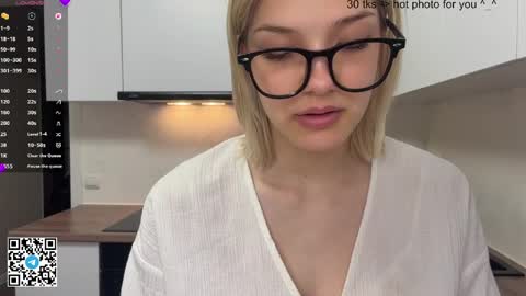 Snapshot of ardisparty chatting on 04-21-26, 05:50 Caroline online show from 04-21-26, 05:50