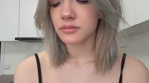 Caroline online show from 08-03-26, 03:16