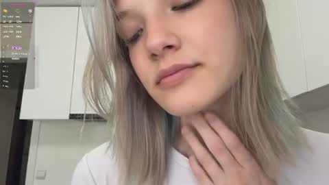 Caroline online show from 08-04-26, 03:14