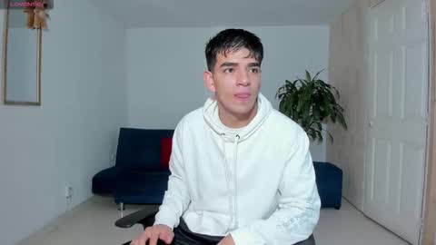 Snapshot of ares_johnsonn chatting on 10-23-25, 12:15 Ares online show from 10-23-25, 12:15