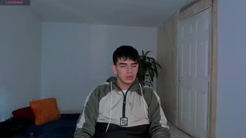 Snapshot of ares_johnsonn chatting on 10-24-25, 12:12 Ares online show from 10-24-25, 12:12