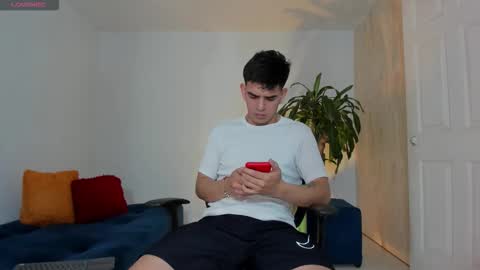Snapshot of ares_johnsonn chatting on 10-31-25, 05:03 Ares online show from 10-31-25, 05:03
