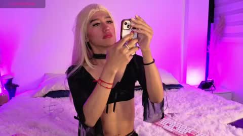 Snapshot of ares_twins chatting on 06-11-26, 02:44 ares_twins online show from 06-11-26, 02:44