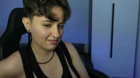 Snapshot of aresnoir chatting on 06-19-26, 09:18 AresNoir online show from 06-19-26, 09:18
