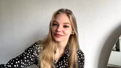 Amelia online show from 11-04-25, 06:12