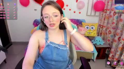 Snapshot of aria_alaia chatting on 03-06-25, 01:37 Linda online show from 03-06-25, 01:37