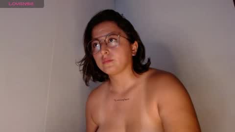 Snapshot of aria_bronw chatting on 04-26-26, 11:35 AriaBronw online show from 04-26-26, 11:35