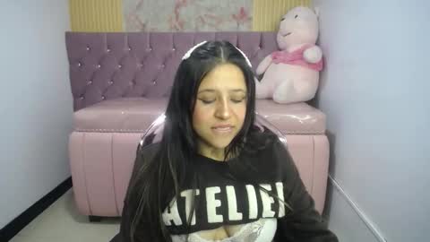 Snapshot of aria_ch1 chatting on 11-29-25, 11:02 Aria online show from 11-29-25, 11:02