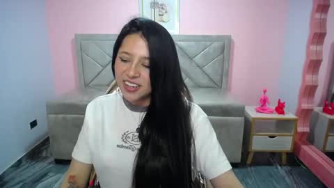 Snapshot of aria_ch1 chatting on 12-22-25, 10:51 Aria online show from 12-22-25, 10:51