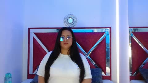 Snapshot of aria_cloud69 chatting on 10-28-25, 12:19 aRIA online show from 10-28-25, 12:19