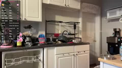 Snapshot of aria_fields_ chatting on 10-31-25, 05:47 Aria Fields online show from 10-31-25, 05:47