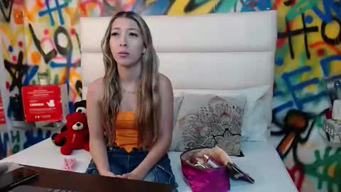 Snapshot of aria_martiin chatting on 12-22-25, 12:24 aria online show from 12-22-25, 12:24