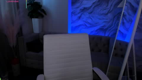 aria_mila online show from 04-15-26, 03:24