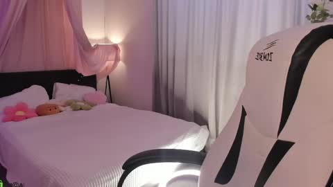 aria_mila online show from 05-28-26, 03:04
