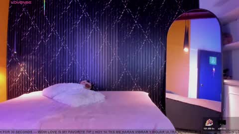 Aria Millers  online show from 11-21-25, 10:25