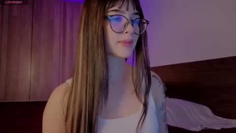 Snapshot of aria_mora chatting on 06-09-26, 09:48 Roxxy online show from 06-09-26, 09:48
