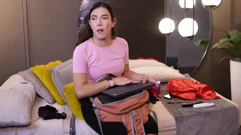Snapshot of ariaa_isabell chatting on 04-20-26, 06:42 Ariaa online show from 04-20-26, 06:42