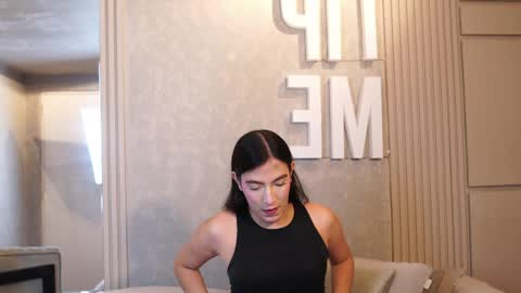 Snapshot of ariaa_isabell chatting on 04-28-26, 06:35 Ariaa online show from 04-28-26, 06:35