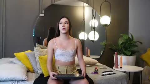 Snapshot of ariaa_isabell chatting on 07-15-26, 06:46 Ariaa online show from 07-15-26, 06:46