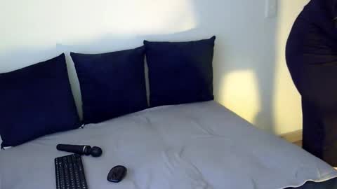 Snapshot of ariadna_grad chatting on 04-01-26, 01:41 A r i a d n a online show from 04-01-26, 01:41