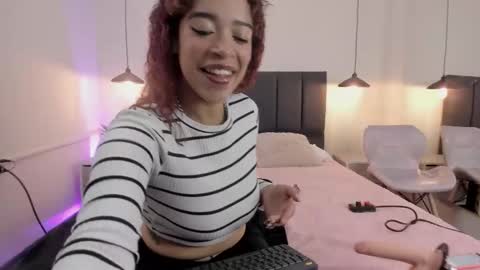 Snapshot of ariadnaaa_ chatting on 11-16-25, 03:45 Ariadna online show from 11-16-25, 03:45