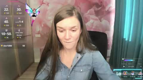 Snapshot of ariagrays chatting on 10-29-25, 08:16 AriaGray online show from 10-29-25, 08:16