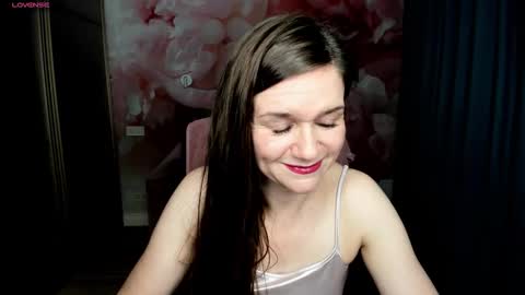 Snapshot of ariagrays chatting on 11-22-25, 03:05 AriaGray online show from 11-22-25, 03:05