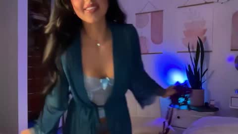 Aria  online show from 10-27-25, 02:04