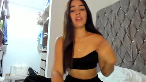 Snapshot of ariamontgomeryyy chatting on 12-21-24, 03:47 Aria Montgomery online show from 12-21-24, 03:47