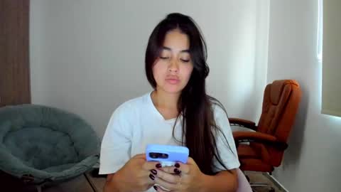 Snapshot of ariamontgomeryyy chatting on 02-17-25, 07:42 Aria Montgomery online show from 02-17-25, 07:42