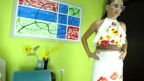 Snapshot of ariana_14_ chatting on 10-19-25, 05:57 Ariana online show from 10-19-25, 05:57