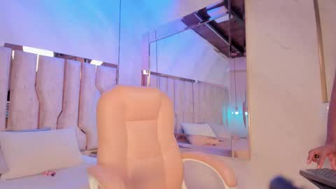 Snapshot of ariana_grande233 chatting on 02-18-26, 11:50 ariana_grande233 online show from 02-18-26, 11:50